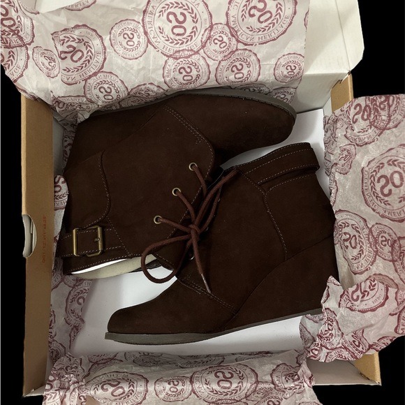 ⭐️ Women’s Booties - Picture 3 of 8
